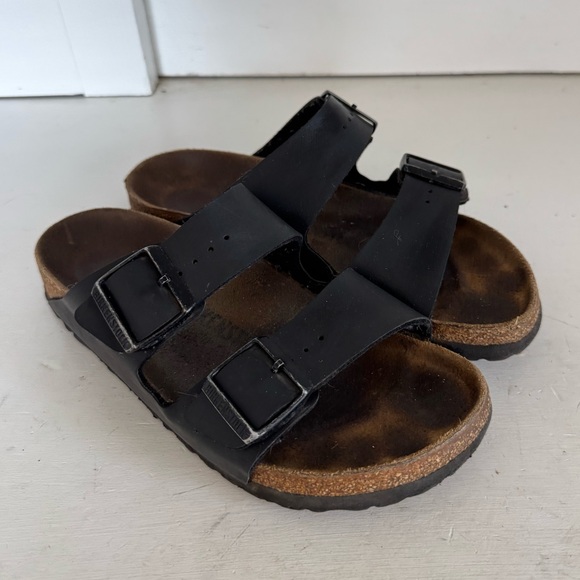 Birkenstock black Arizona sandals size 37 (women’s US6). - Picture 2 of 8